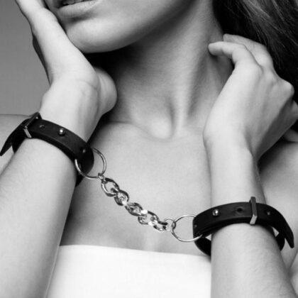 BIJOUX-MAZE-MAZE-THIN-HANDCUFFS-BLACK-1